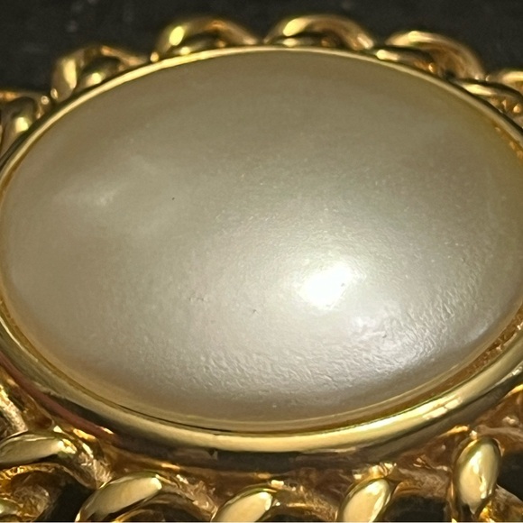 Kenneth Jay Lane KJL vintage gold pearl chain link pendant slide brooch pin QVC - Picture 3 of 4